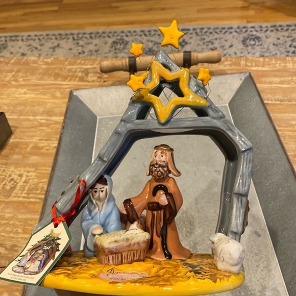 Hand painted nativity set - Picture 1 of 7